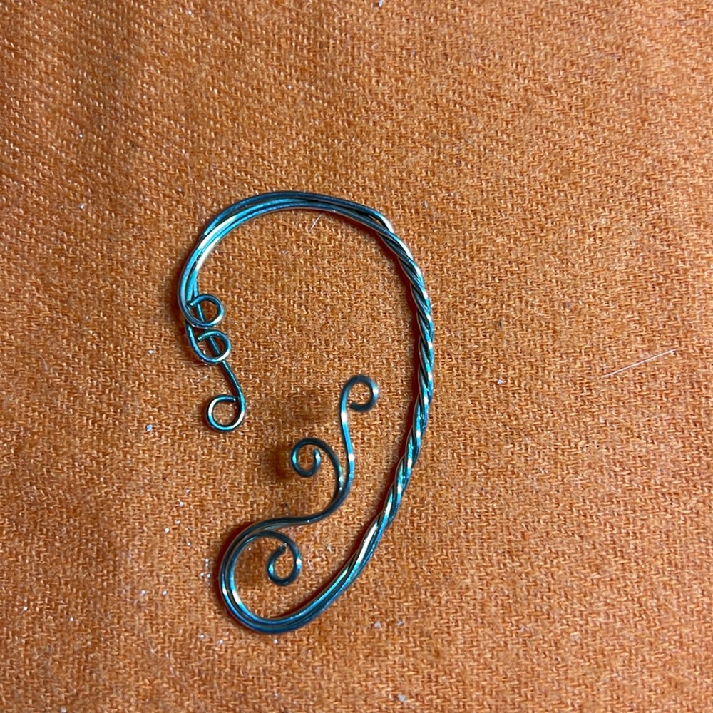 Ear cuff